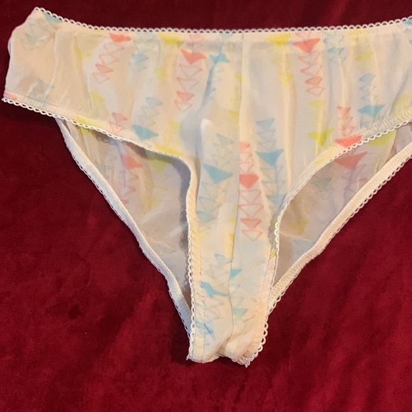 Zinke Sheer Cream Bralette + Panty Set with Pastel Pyramid Pattern Size Small - Picture 3 of 8